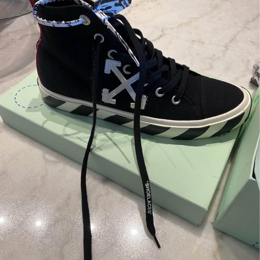 Men’s Off-White Black High-Top Sneakers with White Arrows